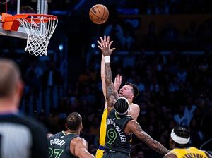 NBA: LeBron & Doncic Gagal Selamatkan Lakers yang Out di Playoff NBA: LeBron & Doncic Gagal Selamatkan Lakers yang Out di Playoff