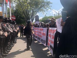 Aksi May Day di Kalteng Tuntut Perlindungan bagi Buruh Sawit