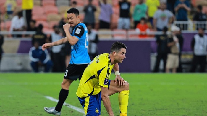 Cristiano Ronaldo Soccer Football - Asian Champions League - Semi Final - Al Nassr v Kawasaki Frontale - King Abdullah Sports City, Jeddah, Saudi Arabia - April 30, 2025 Al Nassrs Cristiano Ronaldo looks dejected after the match REUTERS/Stringer