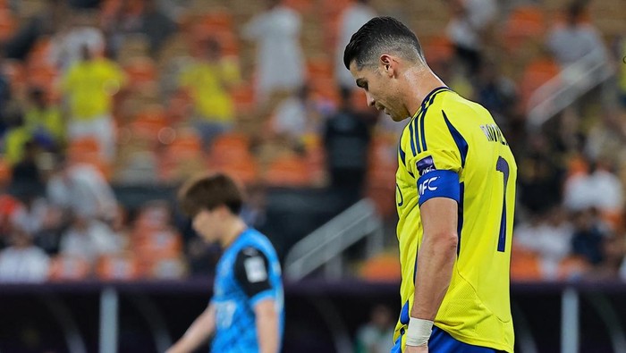 cristiano ronaldo ronaldo cr7 al nassr al nassr vs kawasaki frontale liga champions asia elite Soccer Football - Asian Champions League - Semi Final - Al Nassr v Kawasaki Frontale - King Abdullah Sports City, Jeddah, Saudi Arabia - April 30, 2025 Al Nassrs Cristiano Ronaldo reacts REUTERS/Stringer