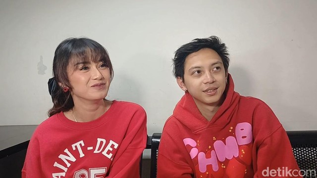 Highlight Dunia Hiburan InsertLive : Baru 8 Bulan Pacaran, Dara The Virgin dan Kekasih Sudah Bahas soal Pernikahan