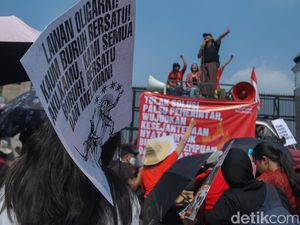 Demo di Depan DPR Dimulai, Tolak Solusi Palsu Pemerintah Demo di Depan DPR Dimulai, Tolak Solusi Palsu Pemerintah