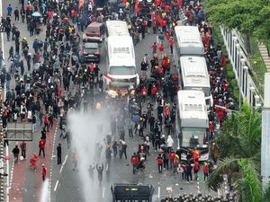 Kronologi Anarko Menyusup hingga Bikin Kericuhan Demo May Day di DPR Kronologi Anarko Menyusup hingga Bikin Kericuhan Demo May Day di DPR