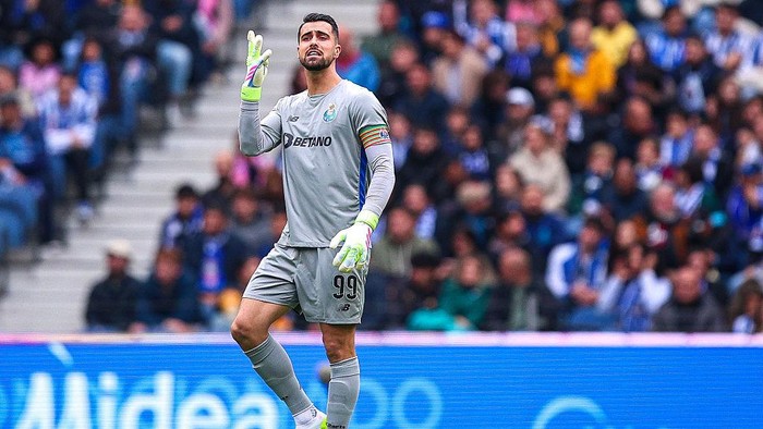 PORTO, PORTUGAL - APRIL 18: Diogo Costa of FC Porto gestures during the Liga Portugal Betclic match between FC Porto and FC Famalicão at Estadio do Dragao on April 18, 2025 in Porto, Portugal. (Photo by Diogo Cardoso/Getty Images)