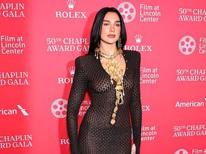 Bucin Abis, Callum Turner Puji Dua Lipa Wanita Tercantik di Dunia Bucin Abis, Callum Turner Puji Dua Lipa Wanita Tercantik di Dunia