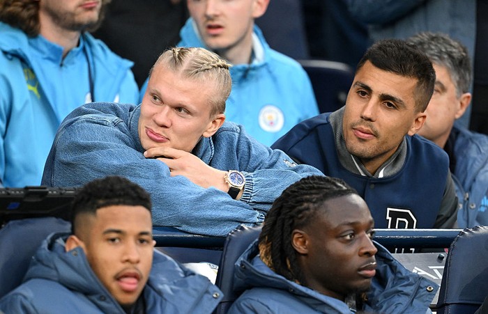MANCHESTER, ENGLAND - APRIL 22: Erling Haaland and Rodri of Manchester City look on from the substitutes bench prior to the Premier League match between Manchester City FC and Aston Villa FC at Etihad Stadium on April 22, 2025 in Manchester, England. (Photo by Michael Regan/Getty Images)
