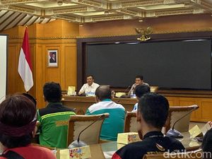 Temui Massa Buruh, Gubernur Luthfi Bakal Kaji 9 Tuntutan Aksi Temui Massa Buruh, Gubernur Luthfi Bakal Kaji 9 Tuntutan Aksi