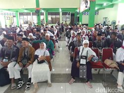Calon Haji Embarkasi Solo Mulai Masuk Asrama, Kloter 1 Terbang Dini Hari Nanti
