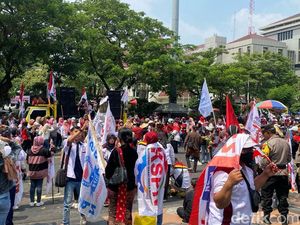 Razia Jelang May Day di Semarang, Polisi Amankan Puluhan Botol dan Kayu Razia Jelang May Day di Semarang, Polisi Amankan Puluhan Botol dan Kayu