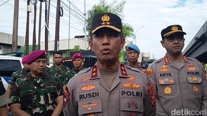Kapolda Sulsel Irjen Rusdi Hartono. Kapolda Sulsel Irjen Rusdi Hartono.