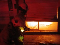 Toko Vapor-Barbershop di Surabaya Ludes Terbakar