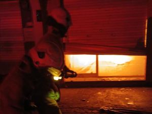 Toko Vapor-Barbershop di Surabaya Ludes Terbakar Toko Vapor-Barbershop di Surabaya Ludes Terbakar