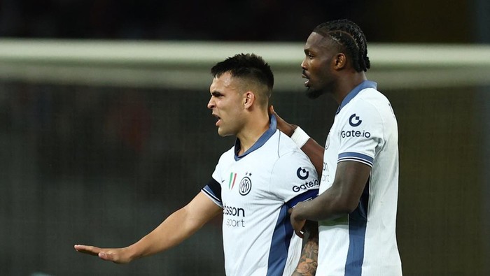 Soccer Football - Champions League - Semi Final - First Leg - FC Barcelona v Inter Milan - Estadi Olimpic Lluis Companys, Barcelona, Spain - April 30, 2025 Inter Milans Lautaro Martinez and Marcus Thuram REUTERS/Albert Gea