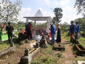 Hari Buruh, Ratusan Polisi Amankan Makam Marsinah di Nganjuk Hari Buruh, Ratusan Polisi Amankan Makam Marsinah di Nganjuk