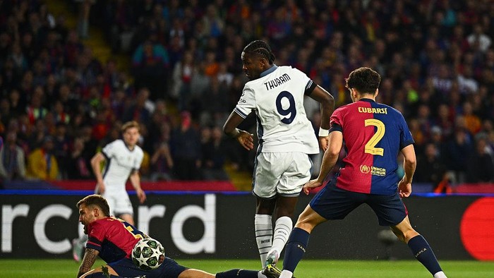 BARCELONA, SPAIN - APRIL 30:  Marcus Thuram of FC Internazionale scores the goal during the UEFA Champions League 2024/25 Semi Final First Leg match between FC Barcelona and FC Internazionale Milano at Estadi Olimpic Lluis Companys on April 30, 2025 in Barcelona, Spain. (Photo by Mattia Ozbot - Inter/Inter via Getty Images)