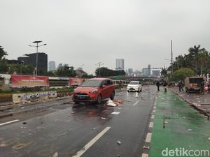 Massa Aksi Hari Buruh di Depan DPR Bubar, Lalin Sudah Dibuka