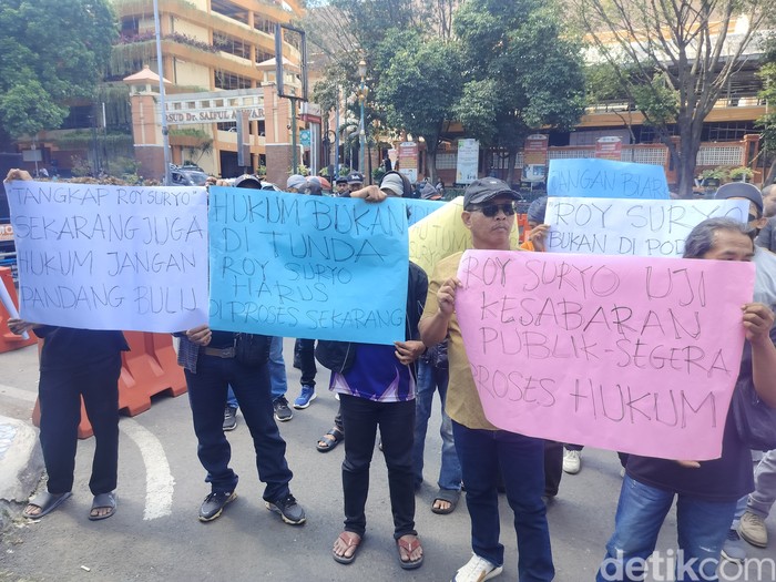 Masyarakat Pecinta Jokowi Malang Raya minta kendala Roy Suryo ditindaklanjuti Masyarakat Pecinta Jokowi Malang Raya minta kendala Roy Suryo ditindaklanjuti