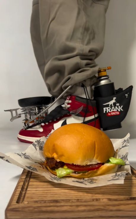 Modifikasi sepatu agar bisa masak burger