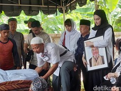 Ayah Meninggal Dunia, Mona Ratuliu: Kekasihku Sudah Gak Sakit Lagi