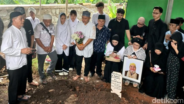 Berita Viral Selebriti dari InsertLive : Sempat Beda Agama, Ini Wejangan Mendiang Ayah soal Ibadah yang Terus Diingat Mona Ratuliu