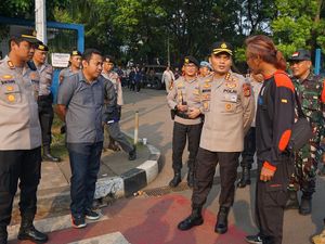 May Day, Massa Buruh Cikarang Bergerak ke Monas Dikawal Polisi