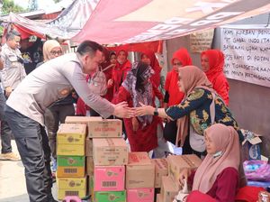 Ibu-ibu Buruh di Tangsel Gelar Aksi, Polisi Turun Beri Pelayanan Ibu-ibu Buruh di Tangsel Gelar Aksi, Polisi Turun Beri Pelayanan