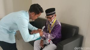Potret Kedatangan Kloter Pertama Calhaj Jabar di Embarkasi Kertajati