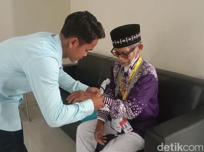 Potret Kedatangan Kloter Pertama Calhaj Jabar di Embarkasi Kertajati