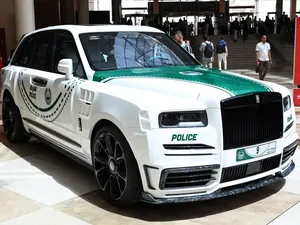 Makin Mewah! Dubai Pakai Rolls-Royce Cullinan Buat Jadi Mobil Polisi Makin Mewah! Dubai Pakai Rolls-Royce Cullinan Buat Jadi Mobil Polisi