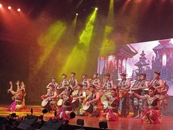 100 Pekerja di Denpasar Rayakan May Day 2025 dengan Pertunjukan Tari