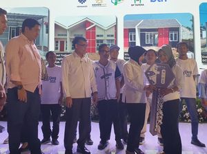 May Day! Pemerintah Serahkan 100 Rumah Subsidi untuk Buruh