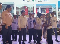 May Day! Pemerintah Serahkan 100 Rumah Subsidi untuk Buruh
