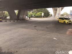 Massa Demo Hari Buruh di Flyover Makassar Bubar, Lalin Kembali Lancar