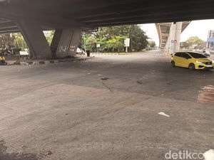 Massa Demo Hari Buruh di Flyover Makassar Bubar, Lalin Kembali Lancar Massa Demo Hari Buruh di Flyover Makassar Bubar, Lalin Kembali Lancar