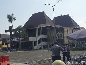 6 Tuntutan dalam May Day 2025 di Palembang 6 Tuntutan dalam May Day 2025 di Palembang