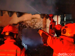 Kebakaran di Jalan Kebangkitan Makassar Hanguskan 6 Rumah Petak