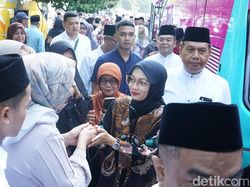 Berangkatkan Calon Jemaah Haji, Mbak Vinanda Titip Doa untuk Kota Kediri
