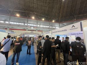 Ratusan Pencari Kerja Padati Job Fair di GOR Pancing saat Peringatan Hari Buruh Ratusan Pencari Kerja Padati Job Fair di GOR Pancing saat Peringatan Hari Buruh