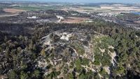 Asap Membumbung di Dekat Biara Latrun Akibat Kebakaran Hutan
