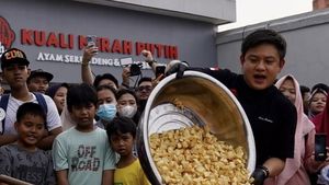 Bobon Santoso Buka Restoran, Ayam Serundeng dan Soto Betawi Jadi Jagoan!