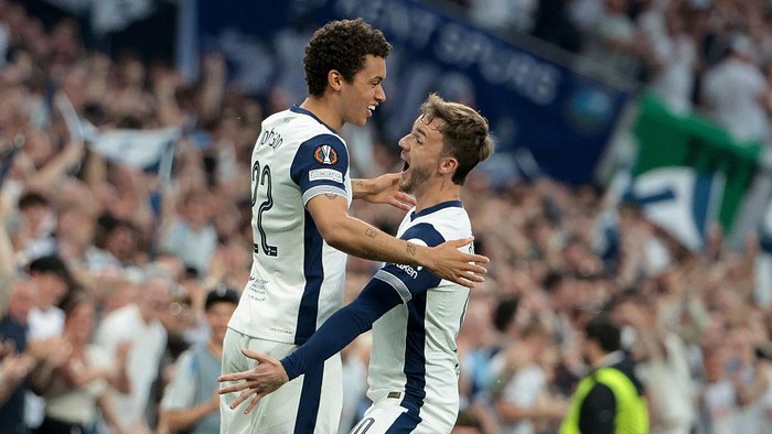 LONDON, ENGLAND - MAY 1: Brennan Johnson of Tottenham celebrates his goal with James Maddison during the UEFA Europa League 2024/25 Quarter Final Second Leg football match between Tottenham Hotspur and FK Bodo/Glimt at Tottenham Hotspur Stadium on May 1, 2025 in London, England. (Photo by Jean Catuffe/Getty Images)