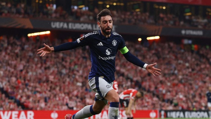 Bruno Fernandes Soccer Football - Europa League - Semi Final - First Leg - Athletic Bilbao v Manchester United - San Mames, Bilbao, Spain - May 1, 2025 Manchester Uniteds Bruno Fernandes celebrates scoring their third goal Action Images via Reuters/Lee Smith