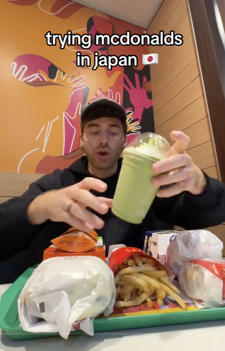 Bule Inggris Cicip Menu Unik McD di Jepang, Ada Burger 10/10!
