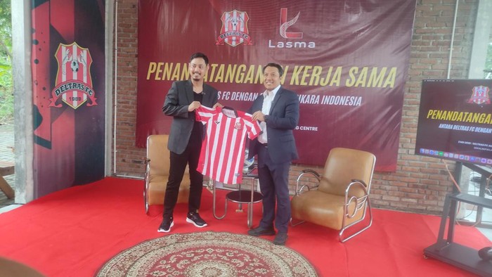 CEO Deltras FC Amir Burhanuddin CEO Deltras FC Amir Burhanuddin (kanan)
