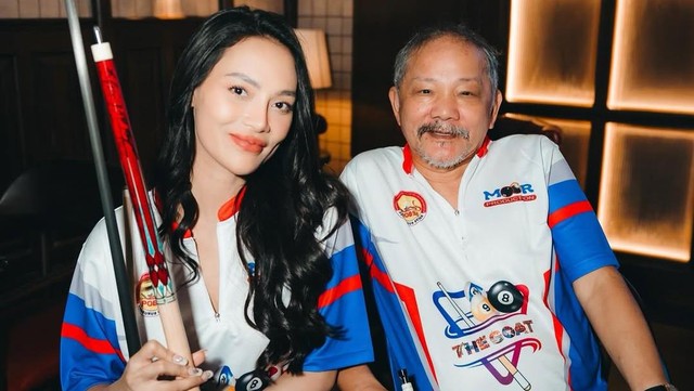 Update Informasi Selebriti InsertLive : Main Bareng, 7 Momen Erika Carlina Bikin Grogi Efren Reyes Legenda Biliar Dunia