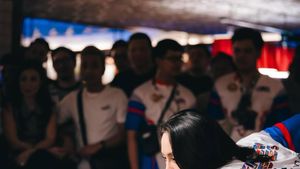 Potret Erika Carlina Main Biliar Bareng Efren Reyes