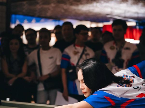 Potret Erika Carlina Main Biliar Bareng Efren Reyes