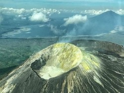 Gunung Ile Lewotolok Meletus, Hujan Abu-Kerikil Landa Lembata
