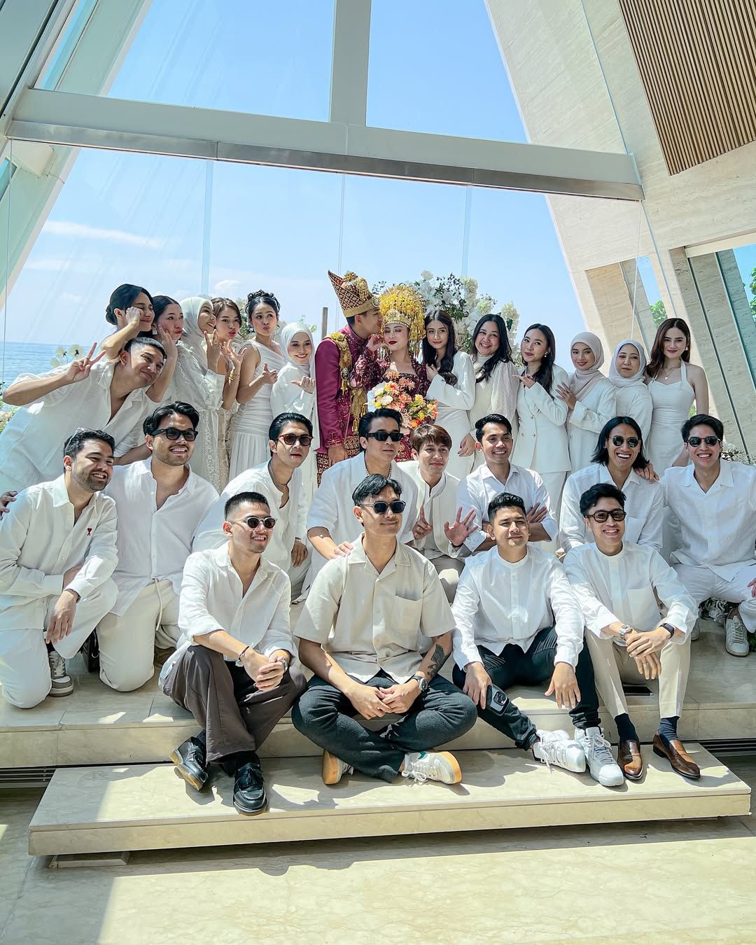 Harris Vriza menikah dengan Haviza Devi Anjani.