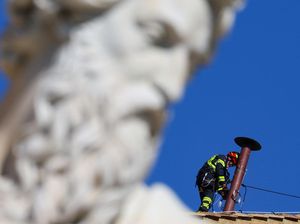 Ahli Jelaskan Campuran Zat Kimia yang Hasilkan Asap Hitam pada Konklaf